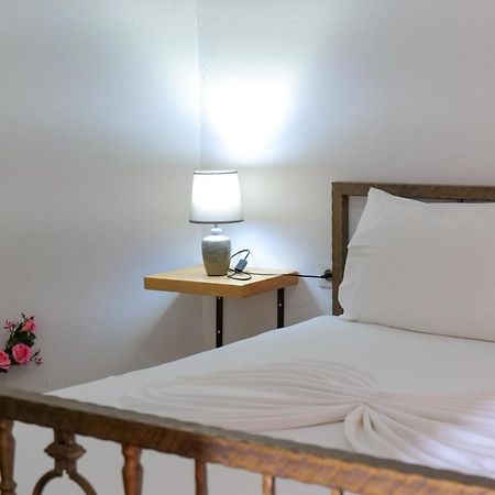 John'S Guesthouse Ксамил Екстериор снимка