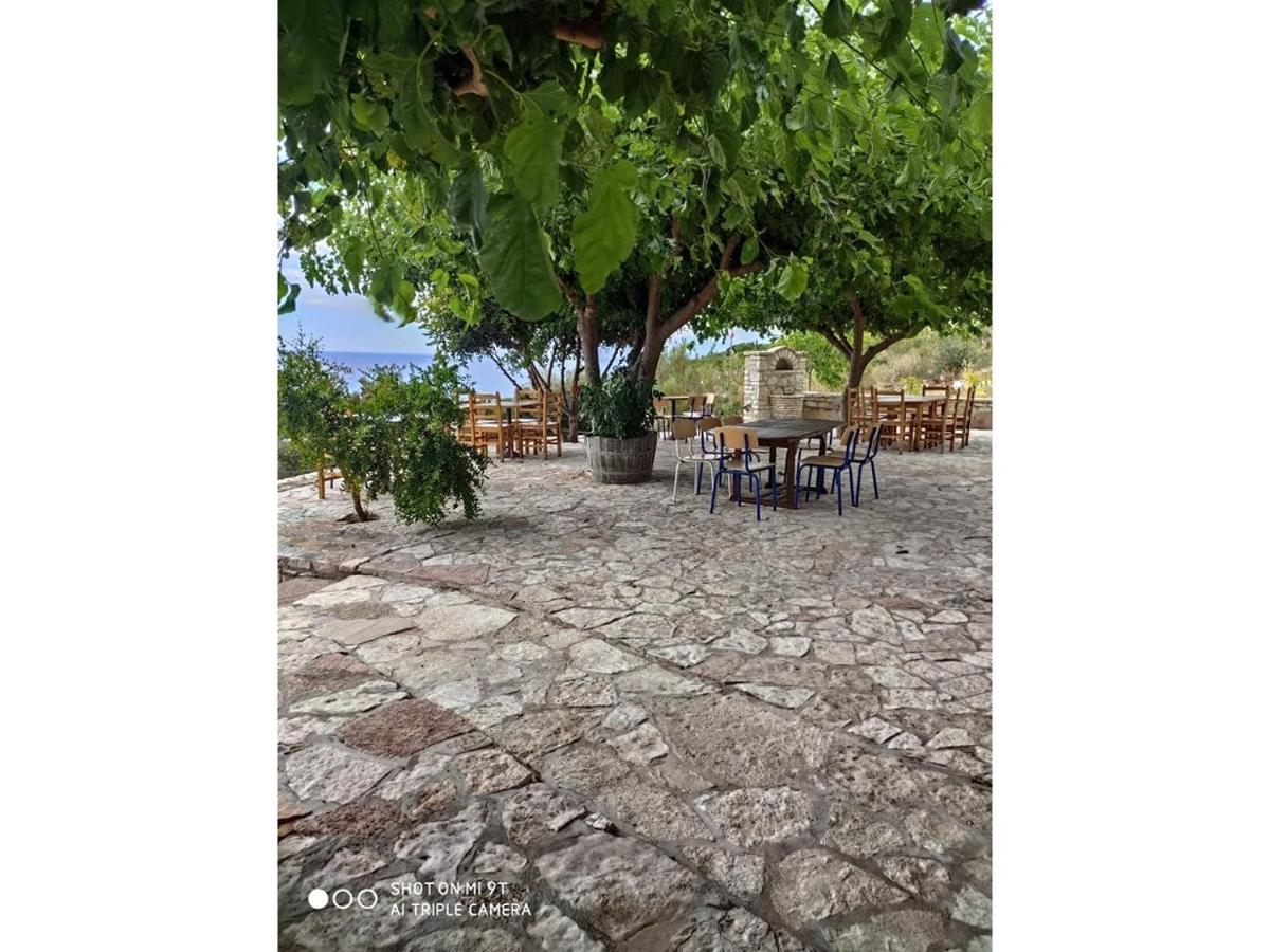 John'S Guesthouse Ксамил Екстериор снимка