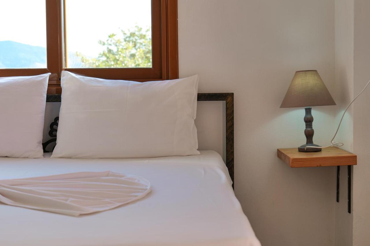 John'S Guesthouse Ксамил Екстериор снимка