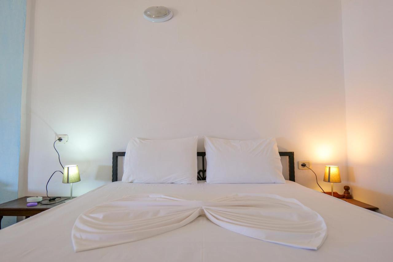 John'S Guesthouse Ксамил Екстериор снимка