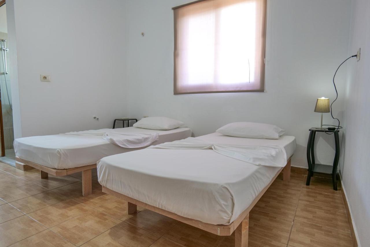 John'S Guesthouse Ксамил Екстериор снимка