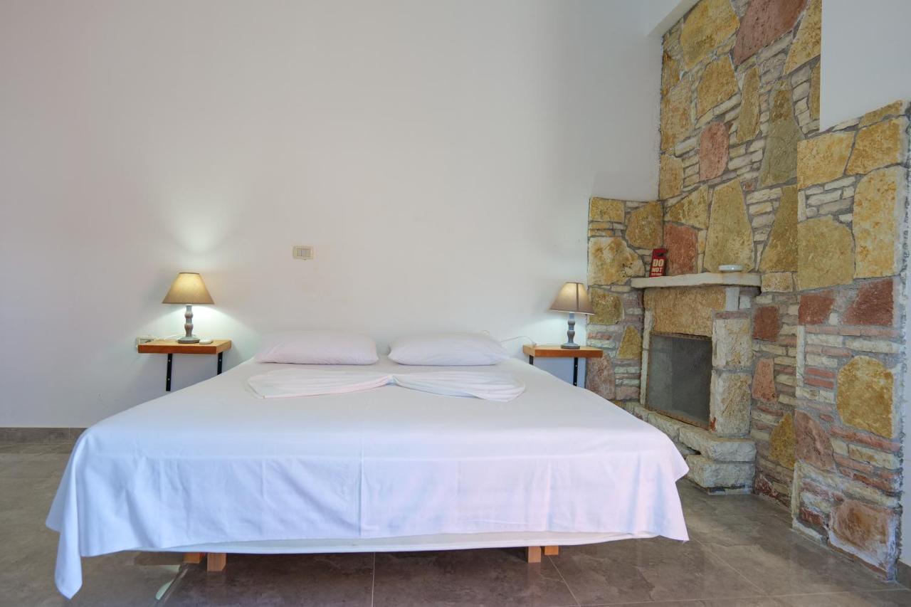 John'S Guesthouse Ксамил Екстериор снимка