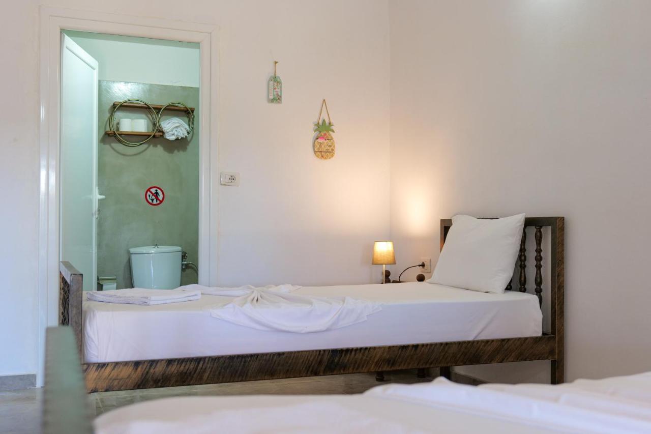 John'S Guesthouse Ксамил Екстериор снимка
