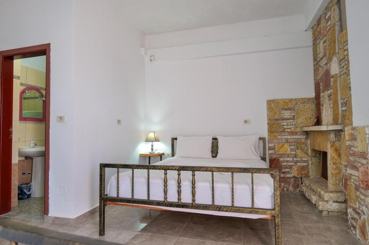 John'S Guesthouse Ксамил Екстериор снимка