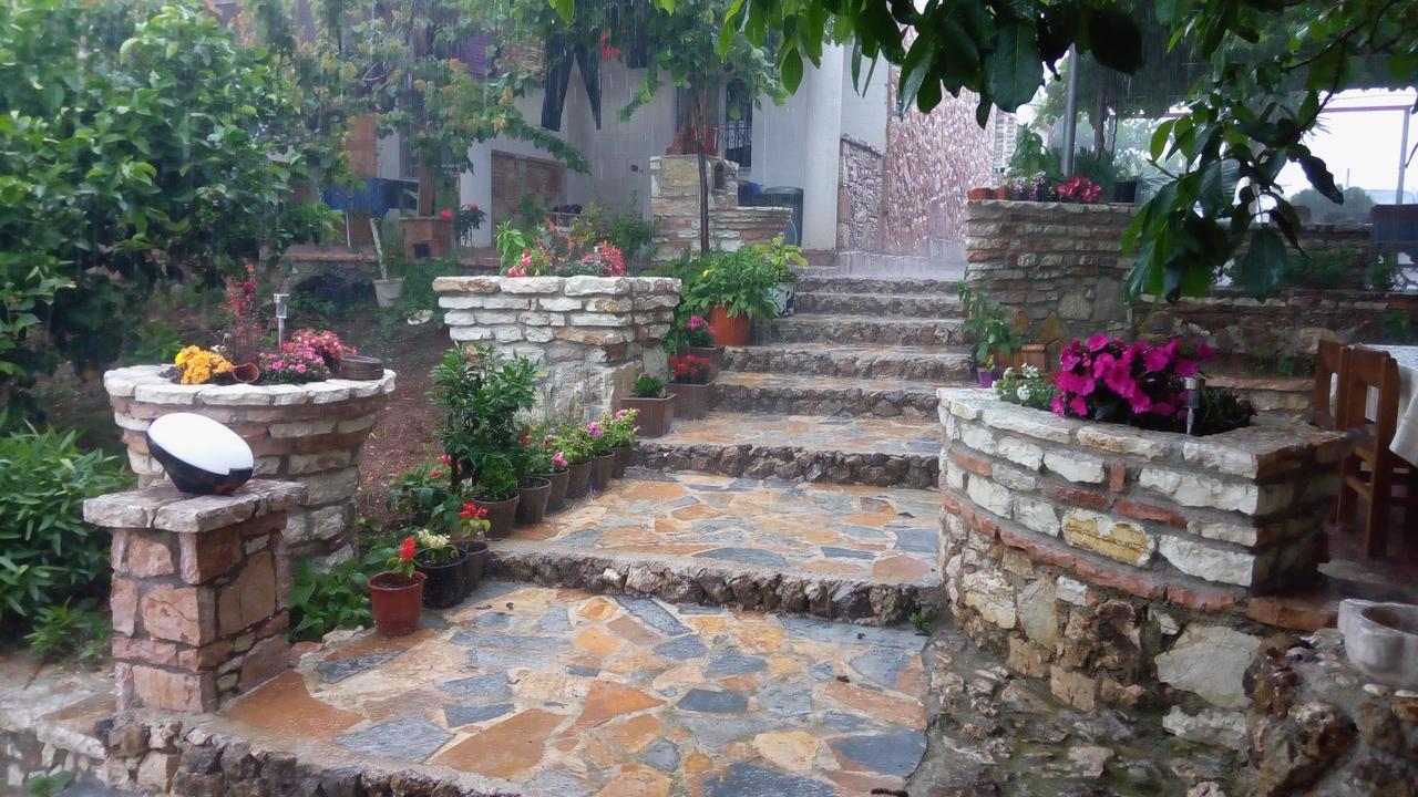 John'S Guesthouse Ксамил Екстериор снимка