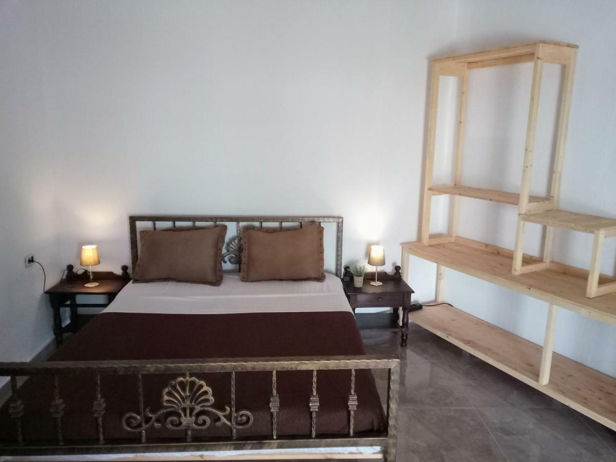 John'S Guesthouse Ксамил Екстериор снимка