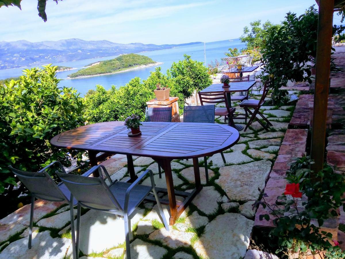 John'S Guesthouse Ксамил Екстериор снимка